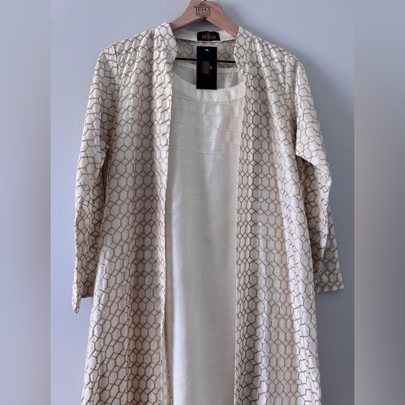 Elegant Cream Wedding Dress - Picture 2 of 7